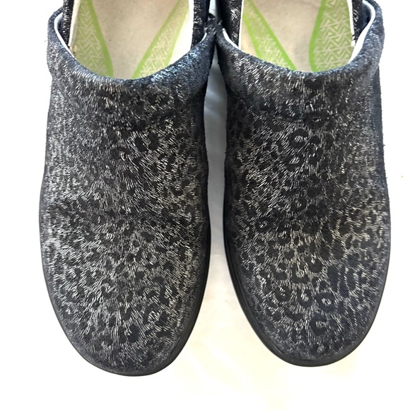 NWT Align Indya Black Silver Leopard Print Clogs Nurse SZ 7.5 - Picture 5 of 14